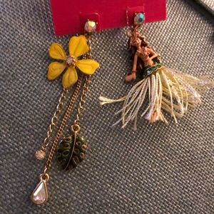 Seriously darling Hula earrings! Betsy Johnson NWT